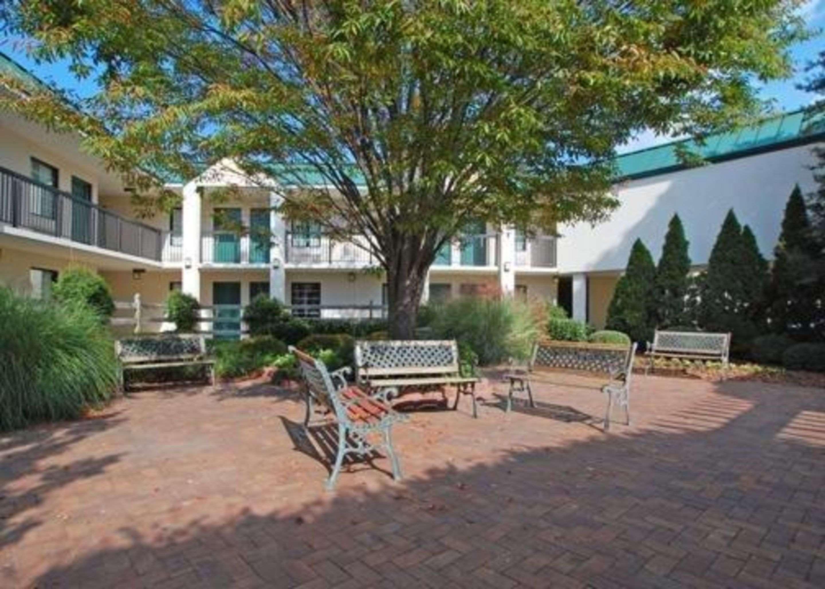 Quality Inn & Suites Hanes Mall Winston-Salem Exterior foto